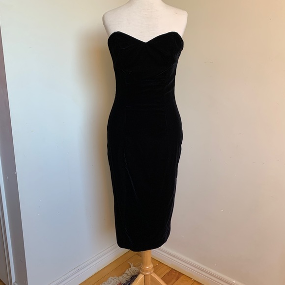 Corseted Black Velvet Sweetheart Dress - Picture 5 of 7